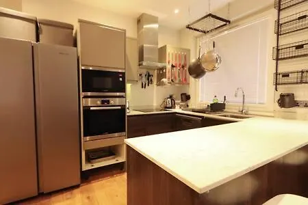 One Bedroom In Ideal Centre Location شقة