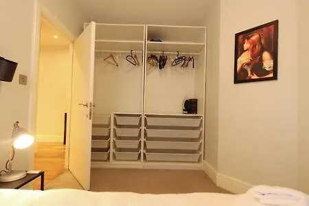 One Bedroom In Ideal Centre Location 布里斯托