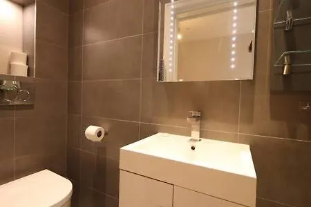 公寓 One Bedroom In Ideal Centre Location 布里斯托